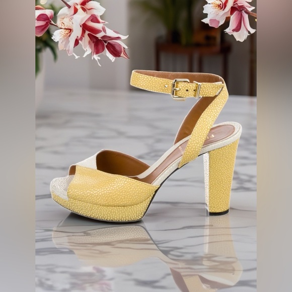 FENDI sz7 $800 Stingray Leather Sandal - Picture 4 of 8